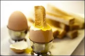 Un petit creux ? Pas de problme, je vous propose cet oeuf  la coque. Mais quelle est cette chose plante dedans ?