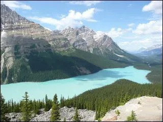 O peut-on admirer ce lac  la couleur turquoise fascinante ?