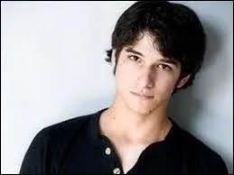 Il a des origines anglaises, franaises et amrindiennes du ct de son pre :