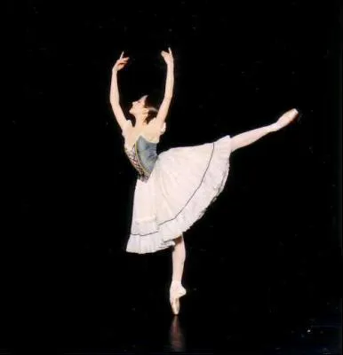 Sarah Kora Dayanova sur la photo est une...