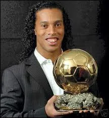 Le Ballon d'or 2005, c'est Ronaldinho. O a jou le joueur brsilien ?