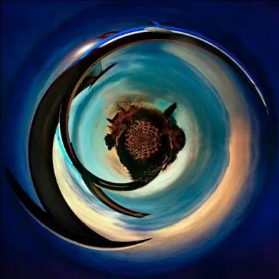 L'orbe est la surface, l'orbite est la trajectoire.