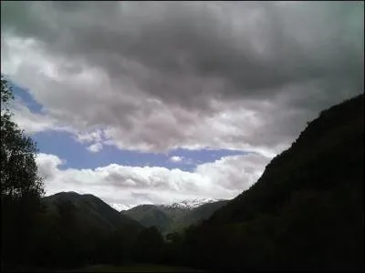 Senconac compte 8 habitants :