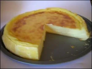 Fameux gâteau avec sa crème figée, noircie en surface, cuite au four sur fond de pâte brisée. Il a régalé tant de palais que nul ne peut oublier le nom du :