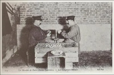 Combien d'ufs contenaient les caisses que les compteurs-mireurs devaient vérifier quotidiennement ?