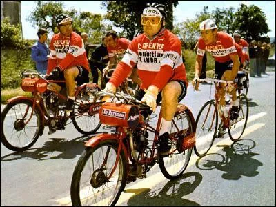 Combien de fois Rik Van Looy a-t-il remport la course cycliste Bordeaux-Paris ?