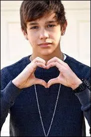 Laquelle de ses chansons est sortie en 2013 ?