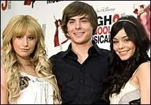 Qui est la copine de Troy ?