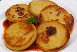 De Nice jusqu' Marseille, vous vous rgalerez de cette spcialit, croquante  l'extrieur et fondante  l'intrieur que vous aurez achete sur l'Estaque. De quoi s'agit-il ?