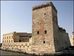 Marseille fut toujours fire de sa diffrence.  quel roi de France opposa-t-elle une rsistance qui conduisit le monarque  la ncessit de la reprendre en main ?