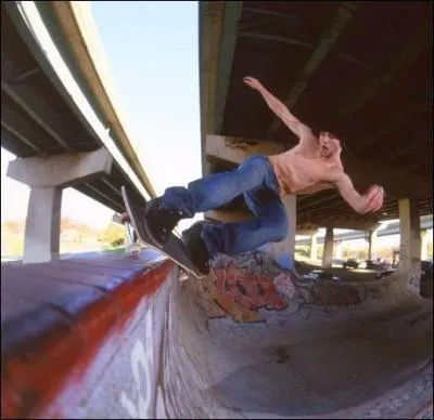 Par qui est sponsoris Bam Margera ?