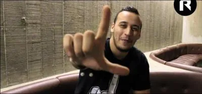 Qui est ce rappeur connu pour son  L  ?