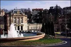 Je me rends  Chtel-Guyon (Auvergne), commune situe dans le dpartement n ...
