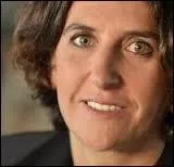 Marinette Pichon est une footballeuse internationale française de grande classe (112 sélections et 81 buts). Qu'a-t-elle obtenu en 2012 ?