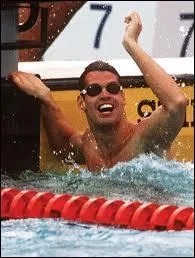 Mark Tewksbury est un nageur canadien qui a remport le 100 m dos aux Jeux olympiques en 1992. Dans quelle ville se droulaient ces jeux ?