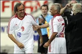 Avant d'être consultant pour Canal +, Olivier Rouyer a été un joueur de foot sélectionné en équipe de France. Il a débuté dans le même club que Michel Platini...