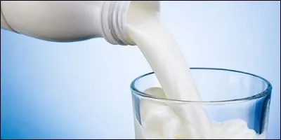Cette phrase est correcte : "Ajoutez deux demi-litres de lait".