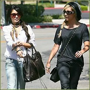 Que sont alles faire Ashley et Vanessa ?