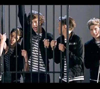 Avec qui est-il sorti en novembre 2012 ?