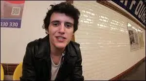 Quel est le nom de cet humoriste ?