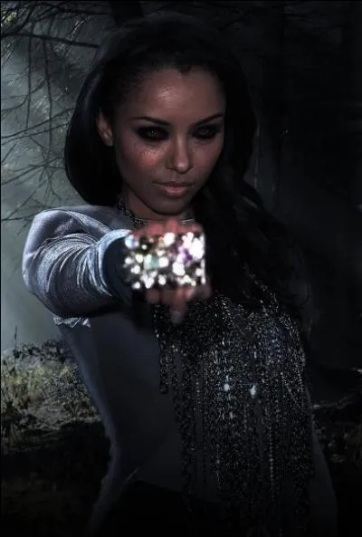 Qu'est-ce que fait Bonnie pour prouver  Elena qu'elle est une sorcire dans le dbut de la saison 1 de Vampire Diaries ?