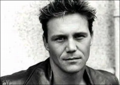 Dans Charmed comment s'appelle le mari de Piper ?