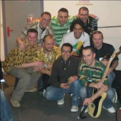 Dans quel groupe a-t-il jou de nombreuses annes ?