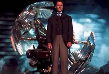 La machine  explorer le temps fut l'objet de 2 films, raliss en 1960 et 2002, mais qui est  l'auteur du roman ?