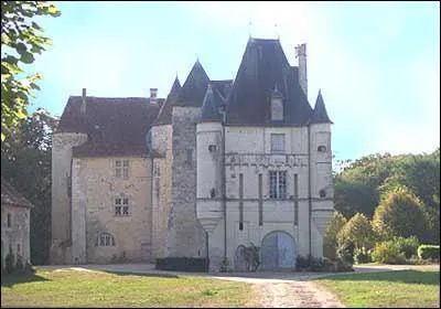 Ancienne forteresse des treizime et quinzime sicles, je suis beaucoup moins connu que certains autres, Je prsente un joli chtelet d'entre datant de 1574, je suis :