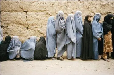 France et Royaume-Uni s'apprtent  reprendre les charters vers Kaboul. Depuis quand les explusions concertes de rfugis  destination de l'Afghanistan avaient-elles cess ?