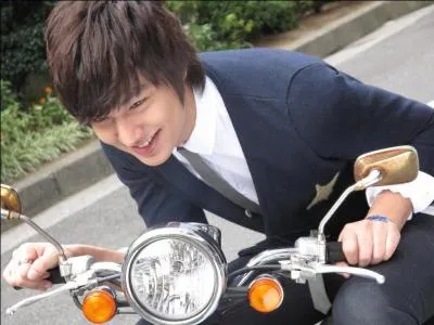 Quand il tait enfant, il voulait devenir______________. Mais une blessure mit fin  ses rves :