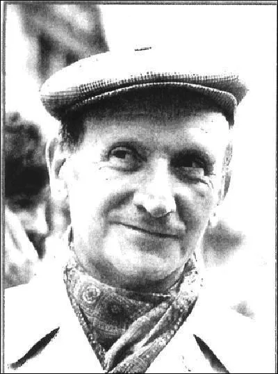 Pendant ce temps la Résistance européenne agissait. Cette personne (photo) a fait partie de la résistance parisienne des FTP-MOI. Il a été déporté. Après guerre, il est devenu secrétaire général d'un syndicat français, la CGT.
Qui est cette personne ?