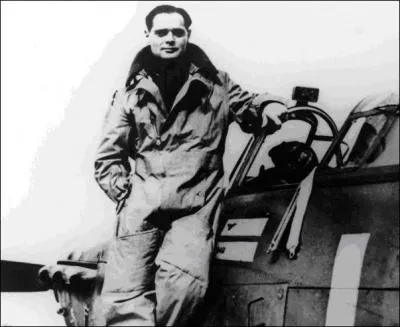 Qui est ce personnage ?
Pour vous aider, il a été un des pilotes de chasse des plus emblématiques de la RAF. Il était un handicapé physique.
