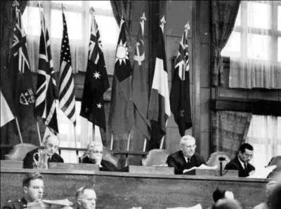 Des procès furent organisés pour juger les dirigeants, criminels de guerre et d'autres crimes.
Pouvez-dire combien il y a en eu ?