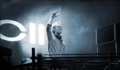 Quelle est cette chanson sortie en mars 2013 durant 4 : 30 ?