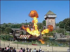 Combien y a-t-il d'attractions dans le Puy du Fou ? (Septembre 2013)