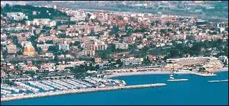 Je vais passer mes vacances  Saint-Laurent-du-Var (rgion P. A. C. A. ). Je me trouverai donc dans le dpartement ...