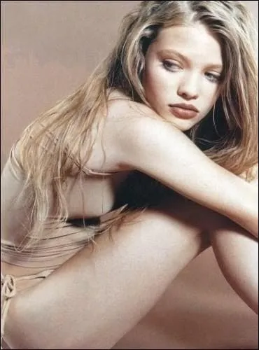 Dans quel clip de son mari, le chanteur Raphal, l'actrice Mlanie Thierry est-elle apparue ?