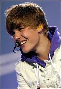 Vrai ou faux : La chanson 'U Smile' a t crite pour ses fans ?