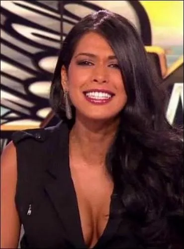 Ayem est dsormais la co-prsentatrice de l'mission :