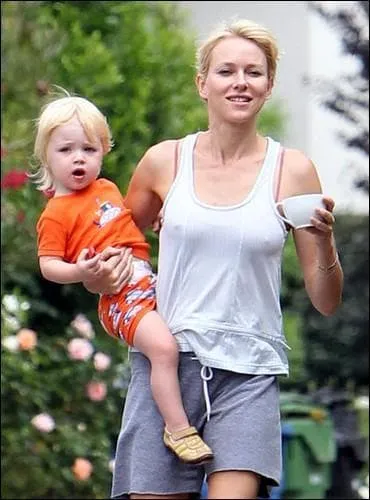 Qui est le pre de Samuel Kai, le fils de Naomi Watts ?