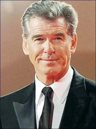 Quel ge Pierce Brosnan a-t-il atteint en 2013 ?
