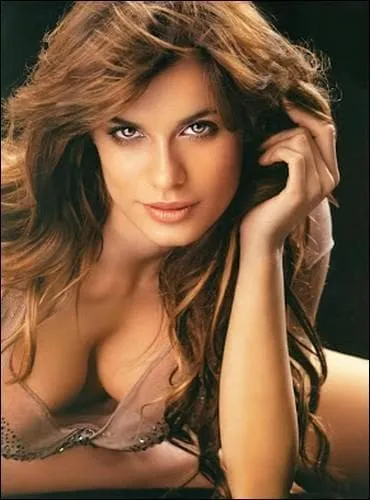 Elisabetta Canalis est surtout connue en France pour tre l'ex de :