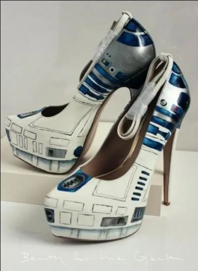 Et voici les parfaites chaussures... pour les coursives des vaisseaux spatiaux ! Qui devrait toutefois viter de les porter ?