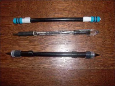 Comment s'appelle le stylo du bas?