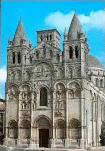 Les curs se mettent  jouer en latin des rles de femmes avec leurs barbiches. On joue dans les glises et aussi :