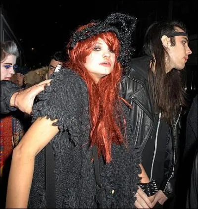 C'est son dguisement ou elle est toujours comme a ?