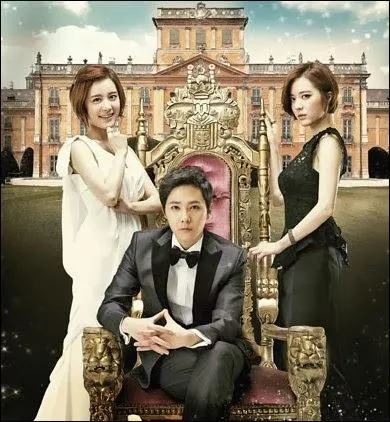 On disait que sa famille est suivi d'une maldiction ; La premire femme du fils an n'est qu'un sacrifice aux anctres ! Elle ne croit pas  ces choses et ne craint rien ! elle se fait passer pour la fiance du fils an , pour dcouvrir a la fin que la maldiction est fausse est ce n'ai qu'un pure concidence , Il s'agit du drama ...