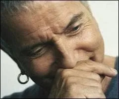  ___________________ , la nuit s'est dchire. Personne sur l'autoroute solitaire foudroye :