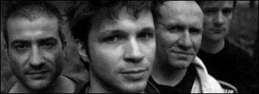  l'heure o je te parle sans entraves, il circule en __________________ , la suite des carnages, il se peut qu'arrive la limite :